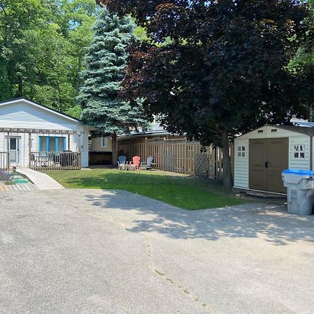 Cozy Cottage Retreat Lambton Shores Bagian luar foto
