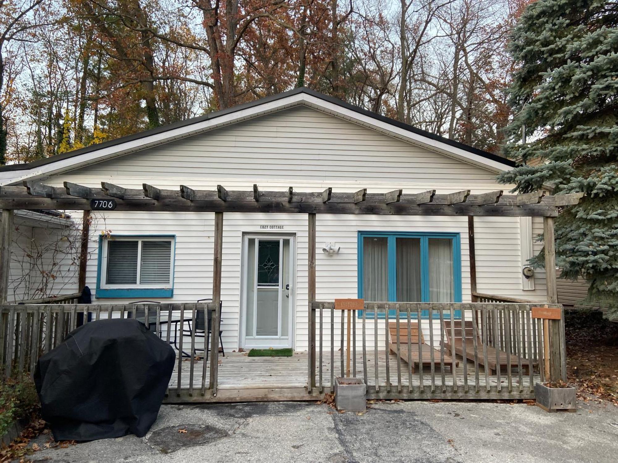 Cozy Cottage Retreat Lambton Shores Bagian luar foto
