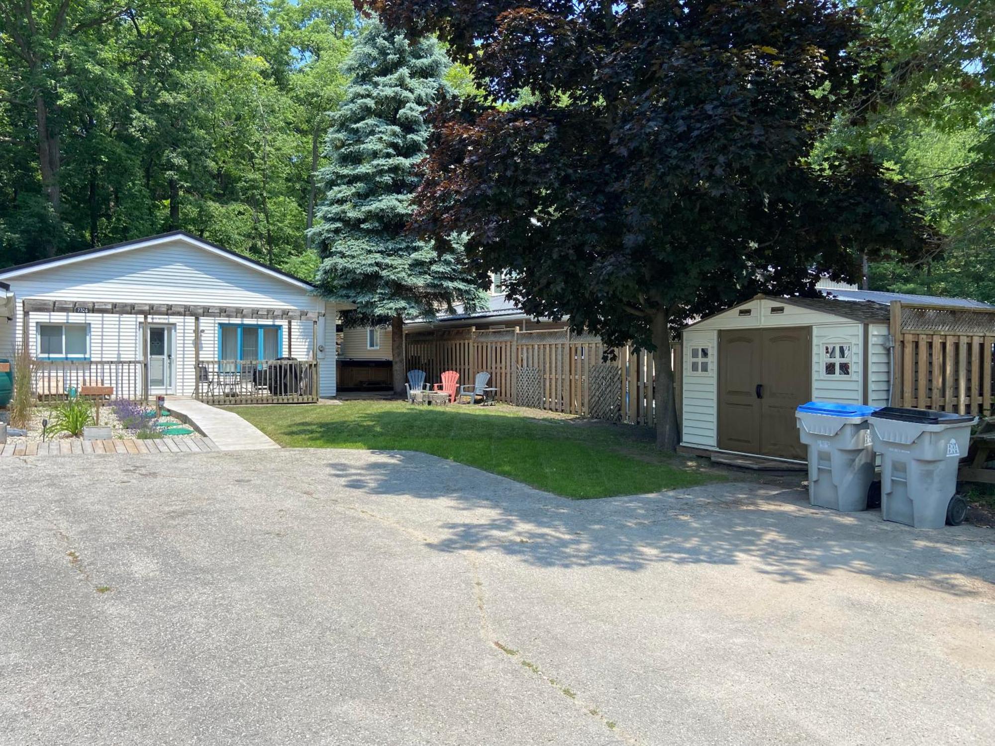 Cozy Cottage Retreat Lambton Shores Bagian luar foto