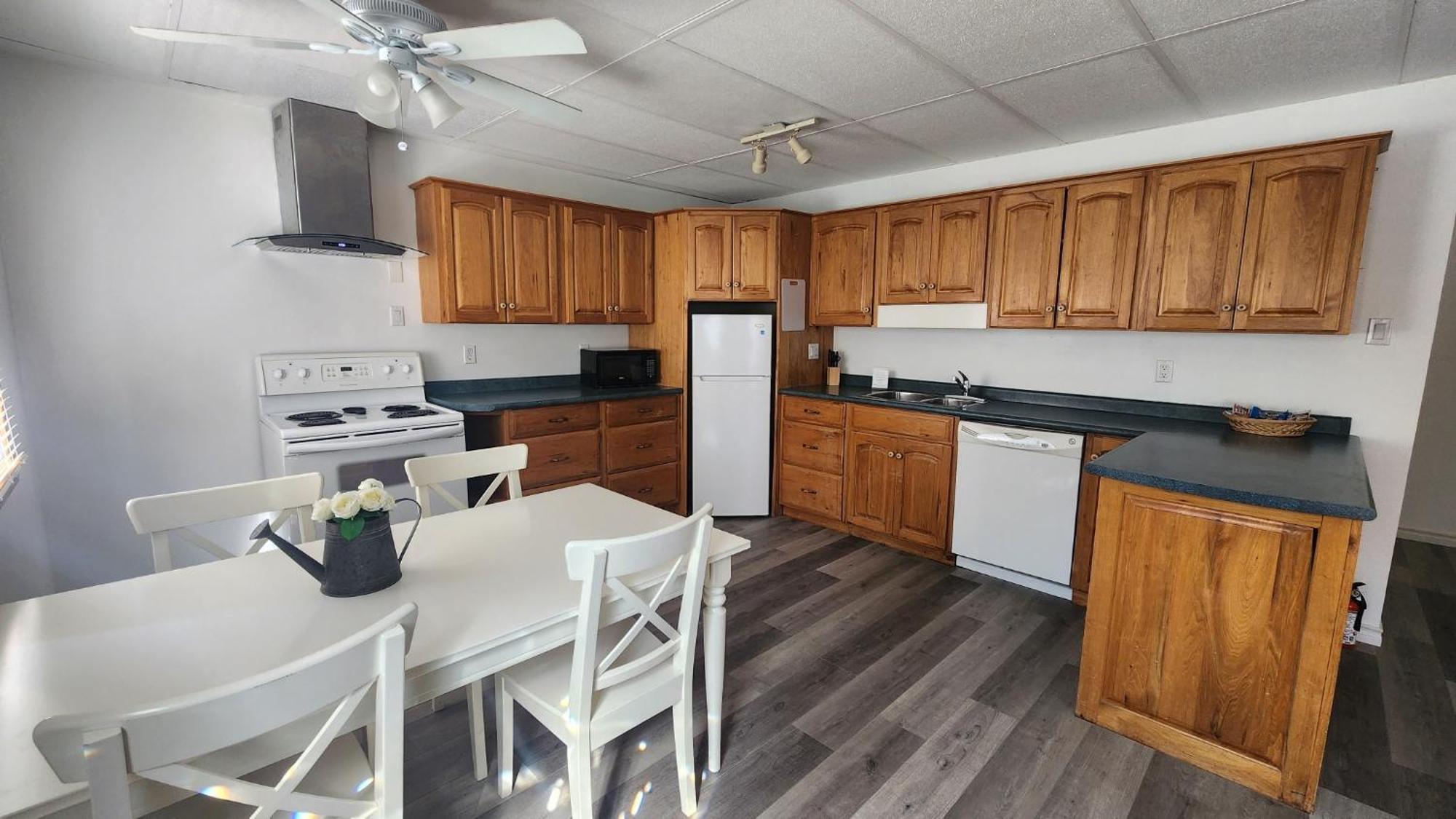 Cozy Cottage Retreat Lambton Shores Bagian luar foto
